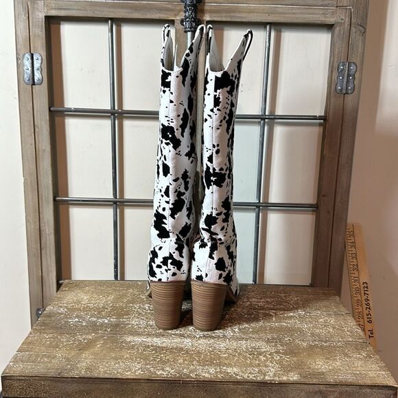 Cow print boots size 8 - Picture 2 of 5